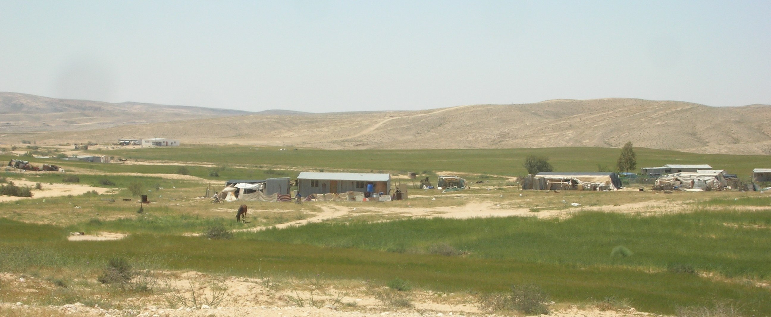 上图：以色列南地旷野（Negev Desert）的农场。这里只要有水源，就可以耕种。